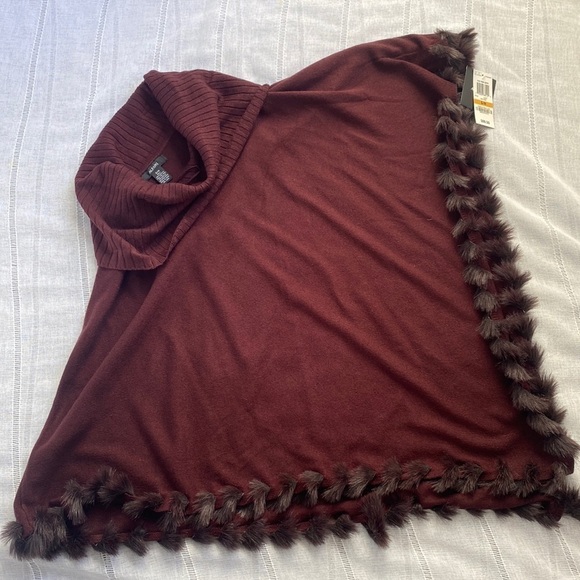 Alfani NWT plum fur trim sweater poncho. - Picture 6 of 8
